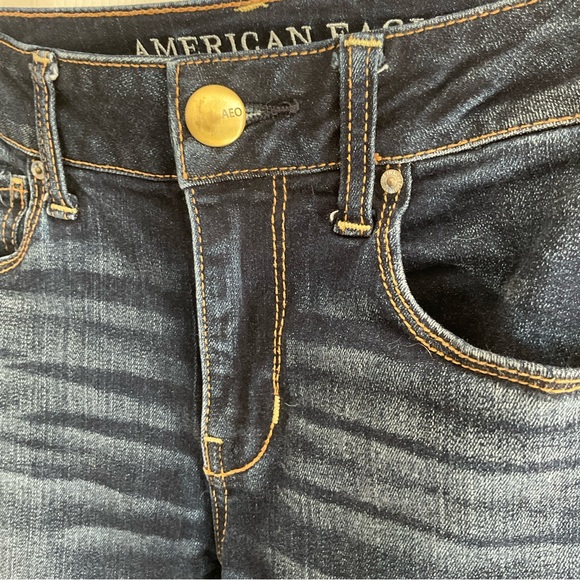 Like new! Womens American Eagle jeans size 2 shirt. - Picture 2 of 4